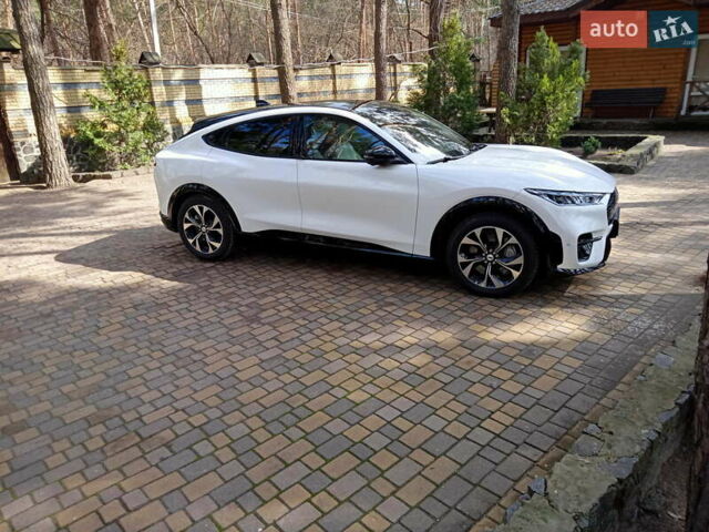 Белый Форд Mustang Mach-E, объемом двигателя 0 л и пробегом 26 тыс. км за 34900 $, фото 7 на Automoto.ua