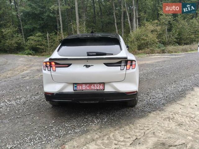 Белый Форд Mustang Mach-E, объемом двигателя 0 л и пробегом 116 тыс. км за 23200 $, фото 3 на Automoto.ua
