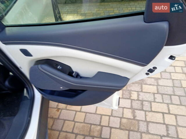 Белый Форд Mustang Mach-E, объемом двигателя 0 л и пробегом 26 тыс. км за 34900 $, фото 29 на Automoto.ua