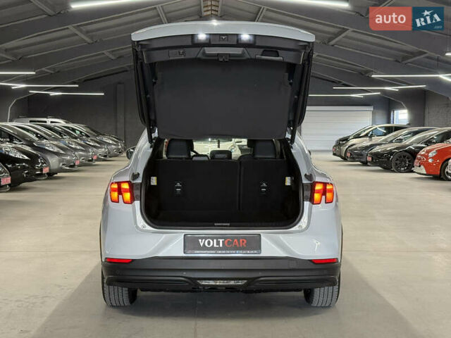 Белый Форд Mustang Mach-E, объемом двигателя 0 л и пробегом 228 тыс. км за 19900 $, фото 45 на Automoto.ua