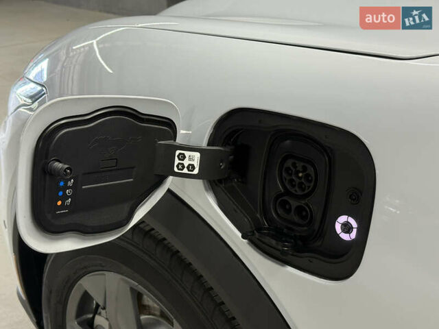 Белый Форд Mustang Mach-E, объемом двигателя 0 л и пробегом 228 тыс. км за 19900 $, фото 15 на Automoto.ua