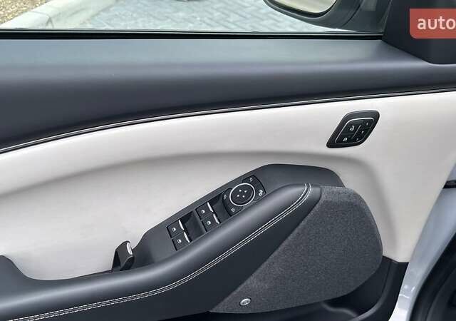 Белый Форд Mustang Mach-E, объемом двигателя 0 л и пробегом 56 тыс. км за 25700 $, фото 12 на Automoto.ua