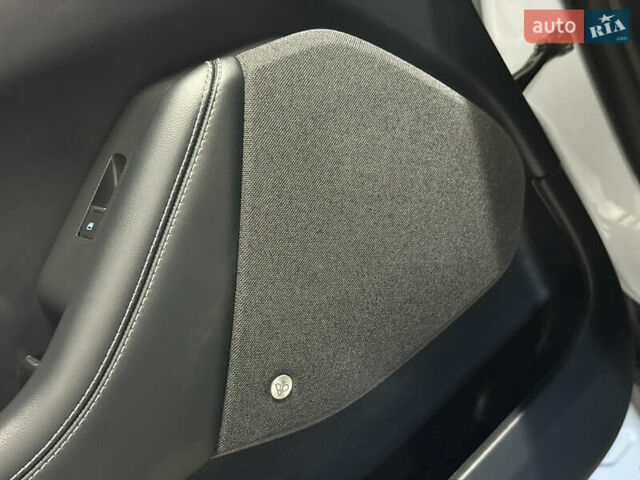 Белый Форд Mustang Mach-E, объемом двигателя 0 л и пробегом 228 тыс. км за 19900 $, фото 53 на Automoto.ua