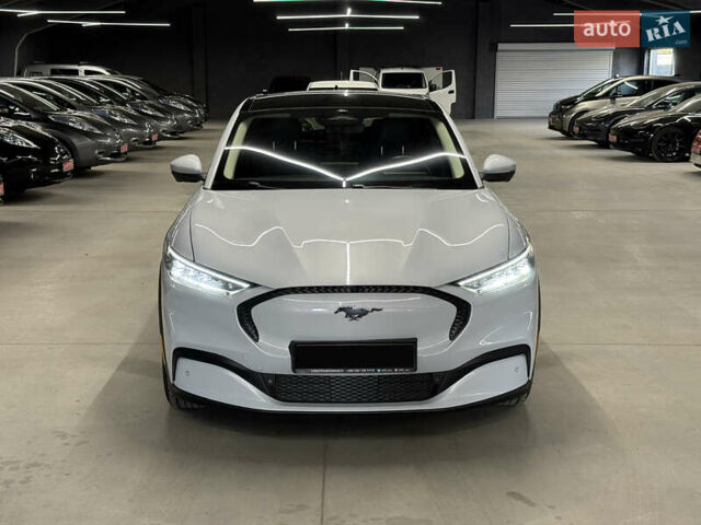 Белый Форд Mustang Mach-E, объемом двигателя 0 л и пробегом 228 тыс. км за 19900 $, фото 7 на Automoto.ua