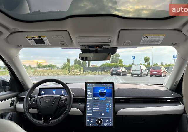 Белый Форд Mustang Mach-E, объемом двигателя 0 л и пробегом 56 тыс. км за 25700 $, фото 9 на Automoto.ua