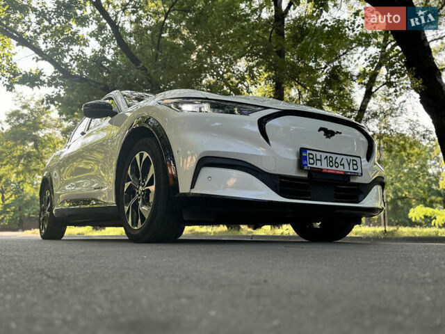 Белый Форд Mustang Mach-E, объемом двигателя 0 л и пробегом 74 тыс. км за 23500 $, фото 10 на Automoto.ua
