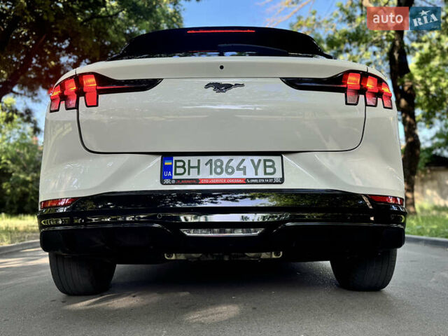 Белый Форд Mustang Mach-E, объемом двигателя 0 л и пробегом 74 тыс. км за 23500 $, фото 5 на Automoto.ua
