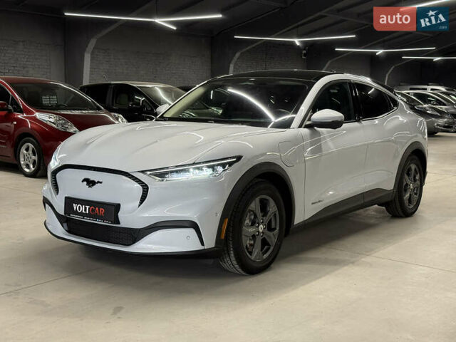 Белый Форд Mustang Mach-E, объемом двигателя 0 л и пробегом 228 тыс. км за 19900 $, фото 13 на Automoto.ua