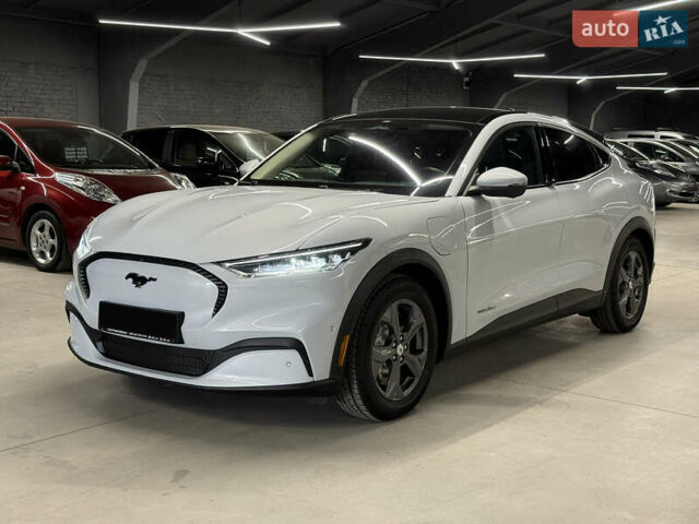 Белый Форд Mustang Mach-E, объемом двигателя 0 л и пробегом 228 тыс. км за 19900 $, фото 11 на Automoto.ua