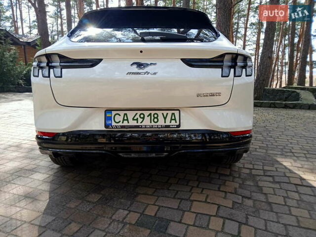 Белый Форд Mustang Mach-E, объемом двигателя 0 л и пробегом 26 тыс. км за 34900 $, фото 9 на Automoto.ua