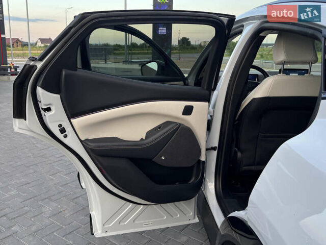 Белый Форд Mustang Mach-E, объемом двигателя 0 л и пробегом 56 тыс. км за 25700 $, фото 17 на Automoto.ua