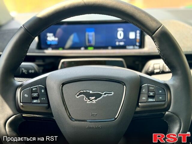 Белый Форд Mustang Mach-E, объемом двигателя 85 л и пробегом 73 тыс. км за 23500 $, фото 9 на Automoto.ua
