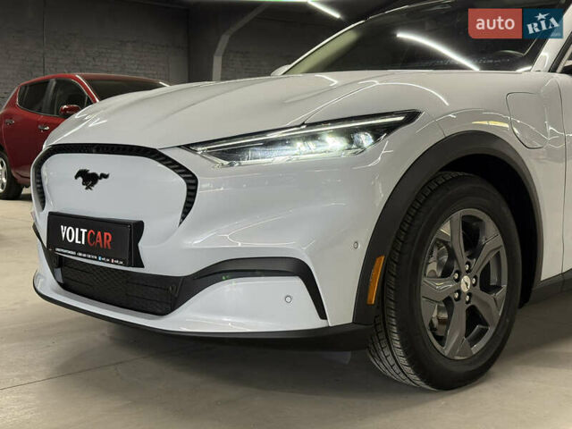 Белый Форд Mustang Mach-E, объемом двигателя 0 л и пробегом 228 тыс. км за 19900 $, фото 14 на Automoto.ua