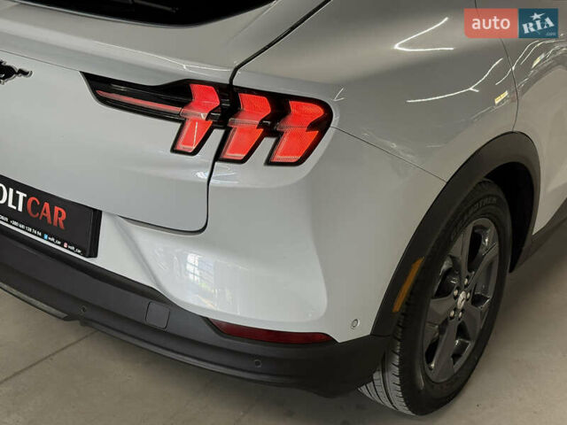 Белый Форд Mustang Mach-E, объемом двигателя 0 л и пробегом 228 тыс. км за 19900 $, фото 40 на Automoto.ua