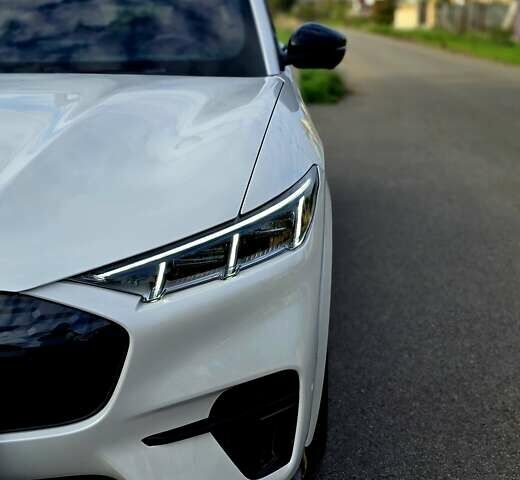 Белый Форд Mustang Mach-E, объемом двигателя 0 л и пробегом 2 тыс. км за 28999 $, фото 7 на Automoto.ua