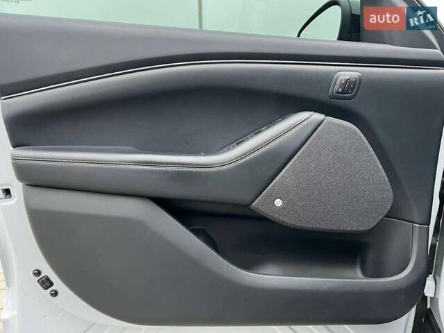 Белый Форд Mustang Mach-E, объемом двигателя 0 л и пробегом 80 тыс. км за 26640 $, фото 14 на Automoto.ua