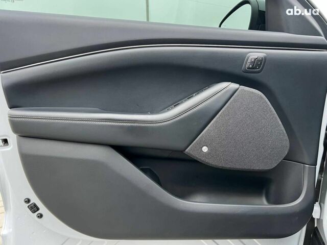 Белый Форд Mustang Mach-E, объемом двигателя 0 л и пробегом 80 тыс. км за 26640 $, фото 14 на Automoto.ua