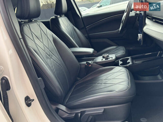 Белый Форд Mustang Mach-E, объемом двигателя 0 л и пробегом 59 тыс. км за 21950 $, фото 73 на Automoto.ua