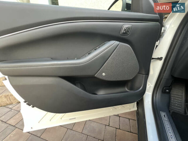 Білий Форд Mustang Mach-E, об'ємом двигуна 0 л та пробігом 48 тис. км за 25100 $, фото 33 на Automoto.ua