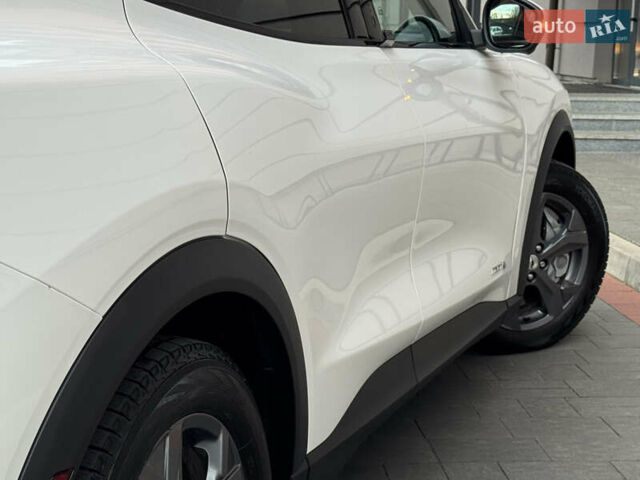 Белый Форд Mustang Mach-E, объемом двигателя 0 л и пробегом 59 тыс. км за 21950 $, фото 52 на Automoto.ua