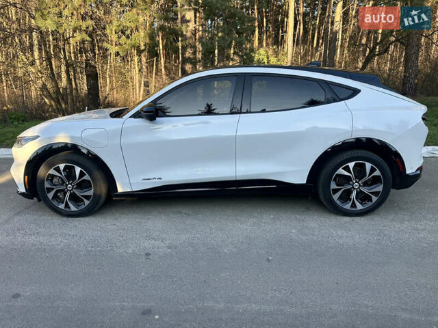 Белый Форд Mustang Mach-E, объемом двигателя 0 л и пробегом 51 тыс. км за 29900 $, фото 4 на Automoto.ua