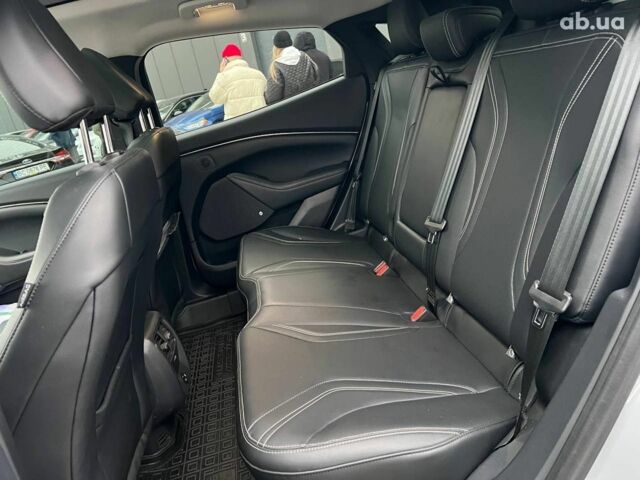 Белый Форд Mustang Mach-E, объемом двигателя 0 л и пробегом 80 тыс. км за 26640 $, фото 29 на Automoto.ua