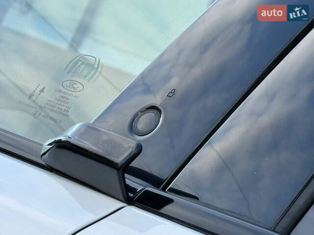 Белый Форд Mustang Mach-E, объемом двигателя 0 л и пробегом 60 тыс. км за 22200 $, фото 13 на Automoto.ua