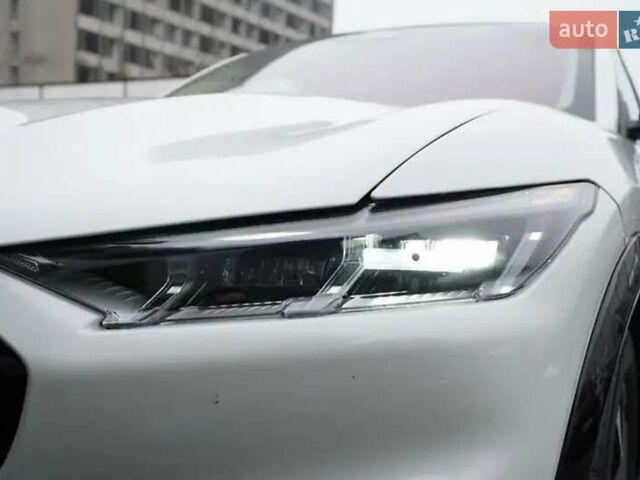 Белый Форд Mustang Mach-E, объемом двигателя 0 л и пробегом 42 тыс. км за 32500 $, фото 7 на Automoto.ua