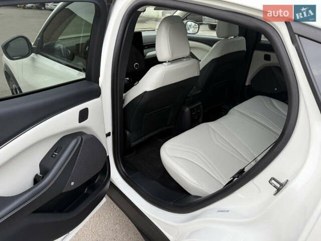 Білий Форд Mustang Mach-E, об'ємом двигуна 0 л та пробігом 61 тис. км за 23500 $, фото 12 на Automoto.ua