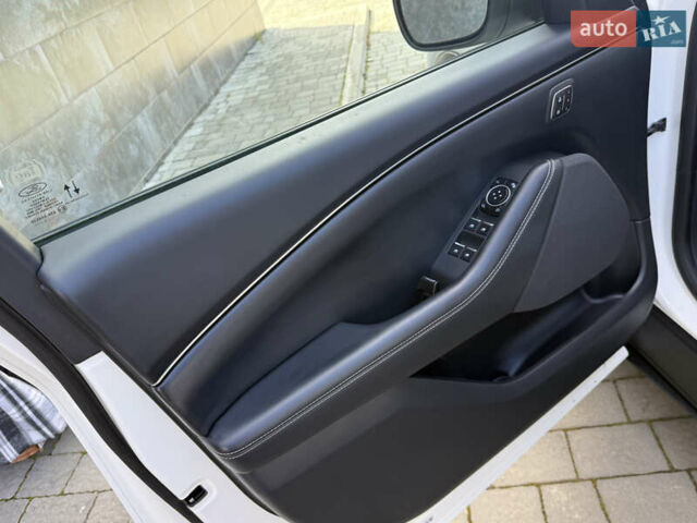 Белый Форд Mustang Mach-E, объемом двигателя 0 л и пробегом 57 тыс. км за 23600 $, фото 51 на Automoto.ua