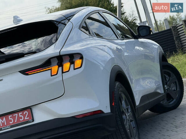 Белый Форд Mustang Mach-E, объемом двигателя 0 л и пробегом 57 тыс. км за 23600 $, фото 23 на Automoto.ua