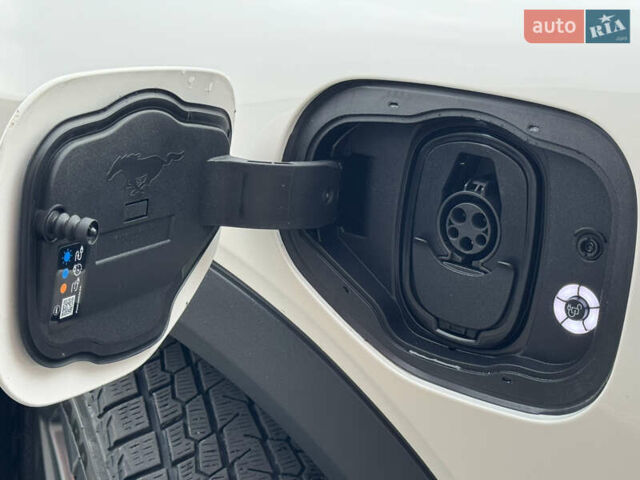 Белый Форд Mustang Mach-E, объемом двигателя 0 л и пробегом 59 тыс. км за 21950 $, фото 29 на Automoto.ua