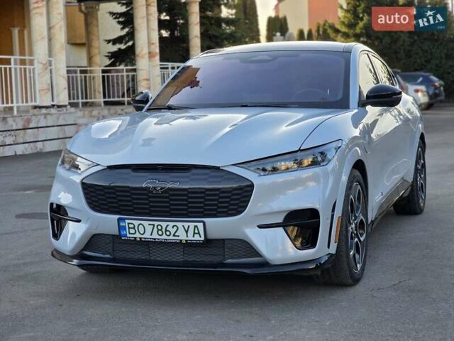 Белый Форд Mustang Mach-E, объемом двигателя 0 л и пробегом 31 тыс. км за 31999 $, фото 4 на Automoto.ua