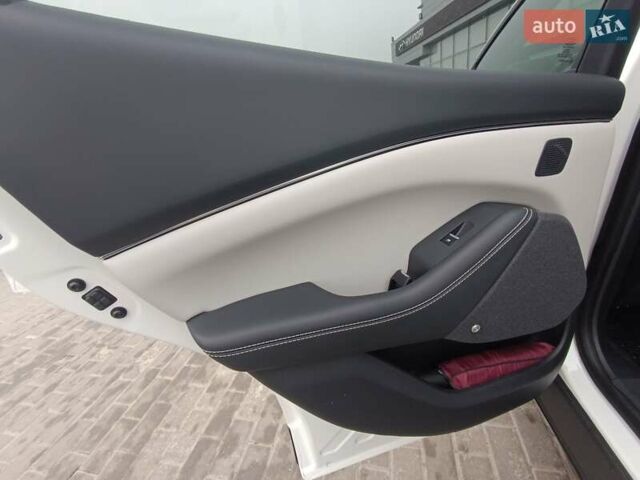 Белый Форд Mustang Mach-E, объемом двигателя 0 л и пробегом 37 тыс. км за 30500 $, фото 12 на Automoto.ua