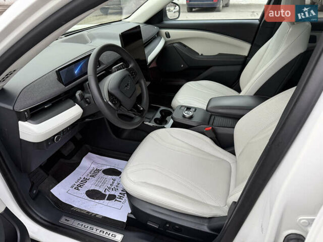 Білий Форд Mustang Mach-E, об'ємом двигуна 0 л та пробігом 61 тис. км за 23500 $, фото 9 на Automoto.ua