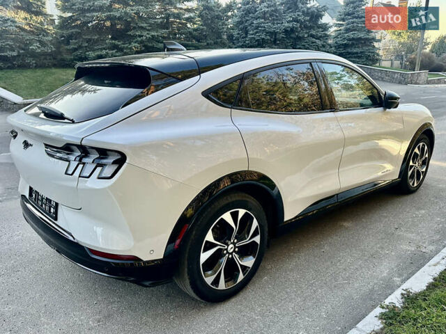 Белый Форд Mustang Mach-E, объемом двигателя 0 л и пробегом 51 тыс. км за 29900 $, фото 8 на Automoto.ua