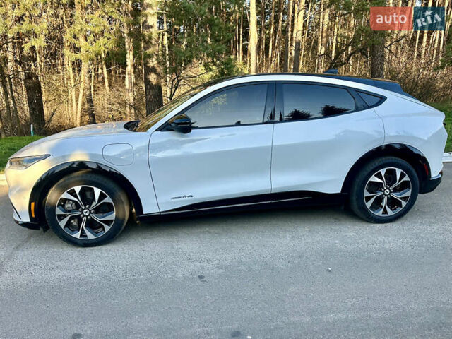 Белый Форд Mustang Mach-E, объемом двигателя 0 л и пробегом 51 тыс. км за 29900 $, фото 3 на Automoto.ua