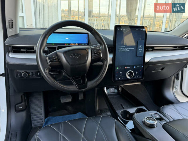 Белый Форд Mustang Mach-E, объемом двигателя 0 л и пробегом 60 тыс. км за 22200 $, фото 82 на Automoto.ua