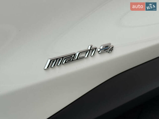 Белый Форд Mustang Mach-E, объемом двигателя 0 л и пробегом 59 тыс. км за 21950 $, фото 28 на Automoto.ua