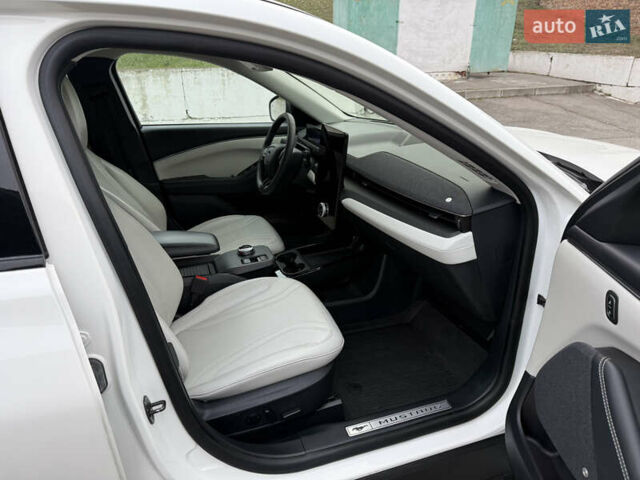 Білий Форд Mustang Mach-E, об'ємом двигуна 0 л та пробігом 61 тис. км за 23500 $, фото 16 на Automoto.ua