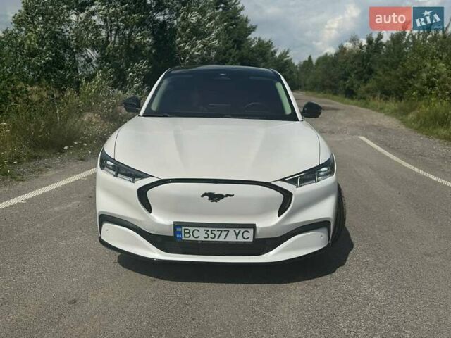 Белый Форд Mustang Mach-E, объемом двигателя 0 л и пробегом 41 тыс. км за 26500 $, фото 2 на Automoto.ua