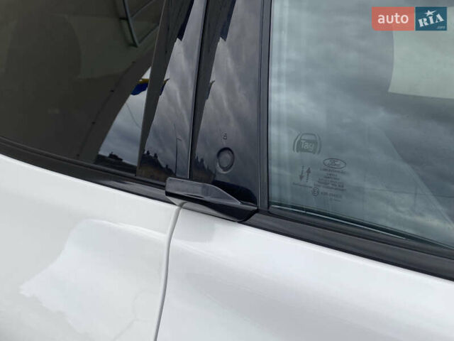 Білий Форд Mustang Mach-E, об'ємом двигуна 0 л та пробігом 58 тис. км за 22450 $, фото 16 на Automoto.ua