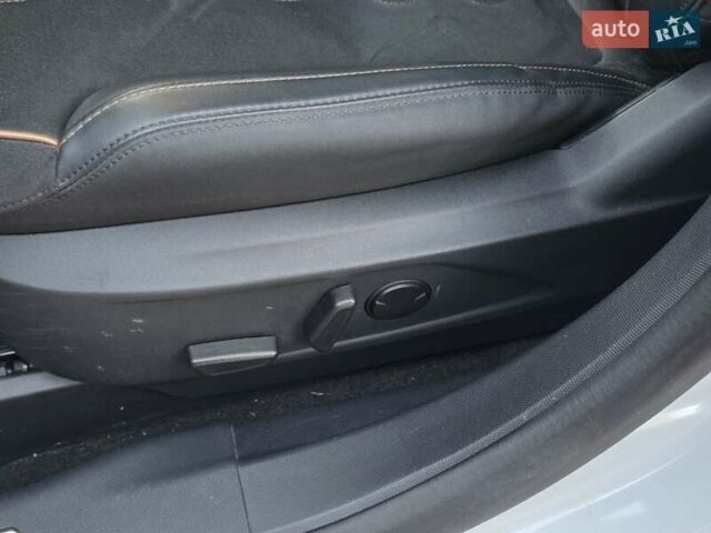 Белый Форд Mustang Mach-E, объемом двигателя 0 л и пробегом 31 тыс. км за 31999 $, фото 66 на Automoto.ua