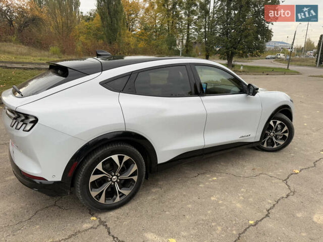 Форд Mustang Mach-E 2022 в Ровно на Automoto.ua Белый Форд Mustang Mach-E, объемом двигателя 0 л и пробегом 75 тыс. км за 23700 $, фото 15 на Automoto.ua