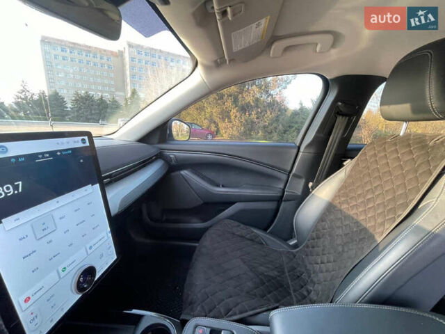 Белый Форд Mustang Mach-E, объемом двигателя 0 л и пробегом 66 тыс. км за 25000 $, фото 4 на Automoto.ua