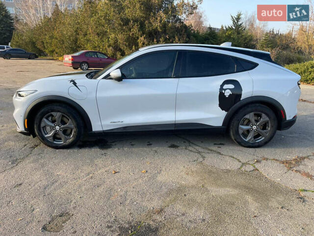 Белый Форд Mustang Mach-E, объемом двигателя 0 л и пробегом 66 тыс. км за 25000 $, фото 23 на Automoto.ua