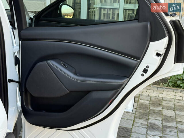 Белый Форд Mustang Mach-E, объемом двигателя 0 л и пробегом 60 тыс. км за 22200 $, фото 56 на Automoto.ua