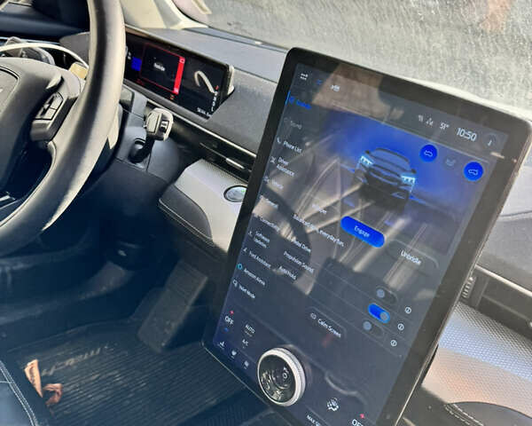 Білий Форд Mustang Mach-E, об'ємом двигуна 0 л та пробігом 90 тис. км за 21500 $, фото 4 на Automoto.ua