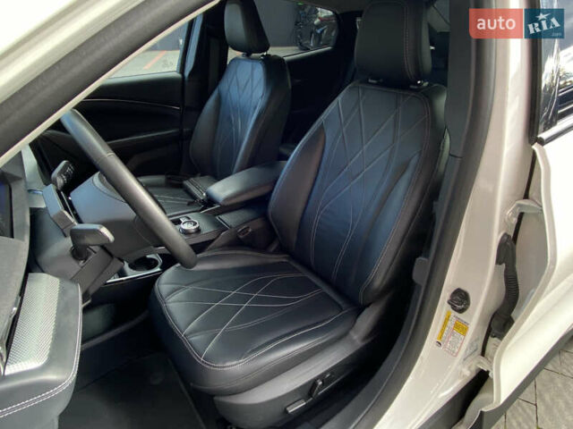 Белый Форд Mustang Mach-E, объемом двигателя 0 л и пробегом 58 тыс. км за 22950 $, фото 60 на Automoto.ua