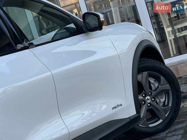 Белый Форд Mustang Mach-E, объемом двигателя 0 л и пробегом 60 тыс. км за 22200 $, фото 33 на Automoto.ua